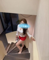 騷魔女來咯！美妝店老闆娘