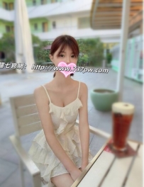 迷人的反差感小正妹・接受刺青  外貿讚