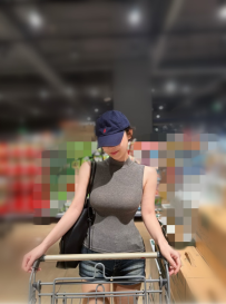 空姐 平常都在外飛工作  這次剛好休假回台灣兼職幾天