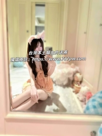 有種禁慾美。私下卻是個小惡魔